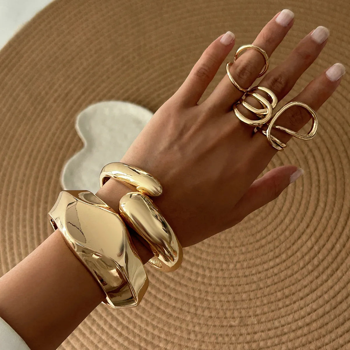 Meetyoo Irregular Droplet Exaggerate Wave Style Spring Bracelet High Quality Comma Hug PVD Gold Plate Women Big Bangle