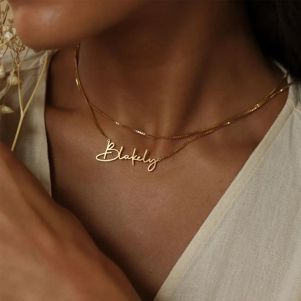 EManco Customisable Women's Stainless Steel Necklace with Gold Custom Name Plate Pendant Classic Box Chain and Letter Shape