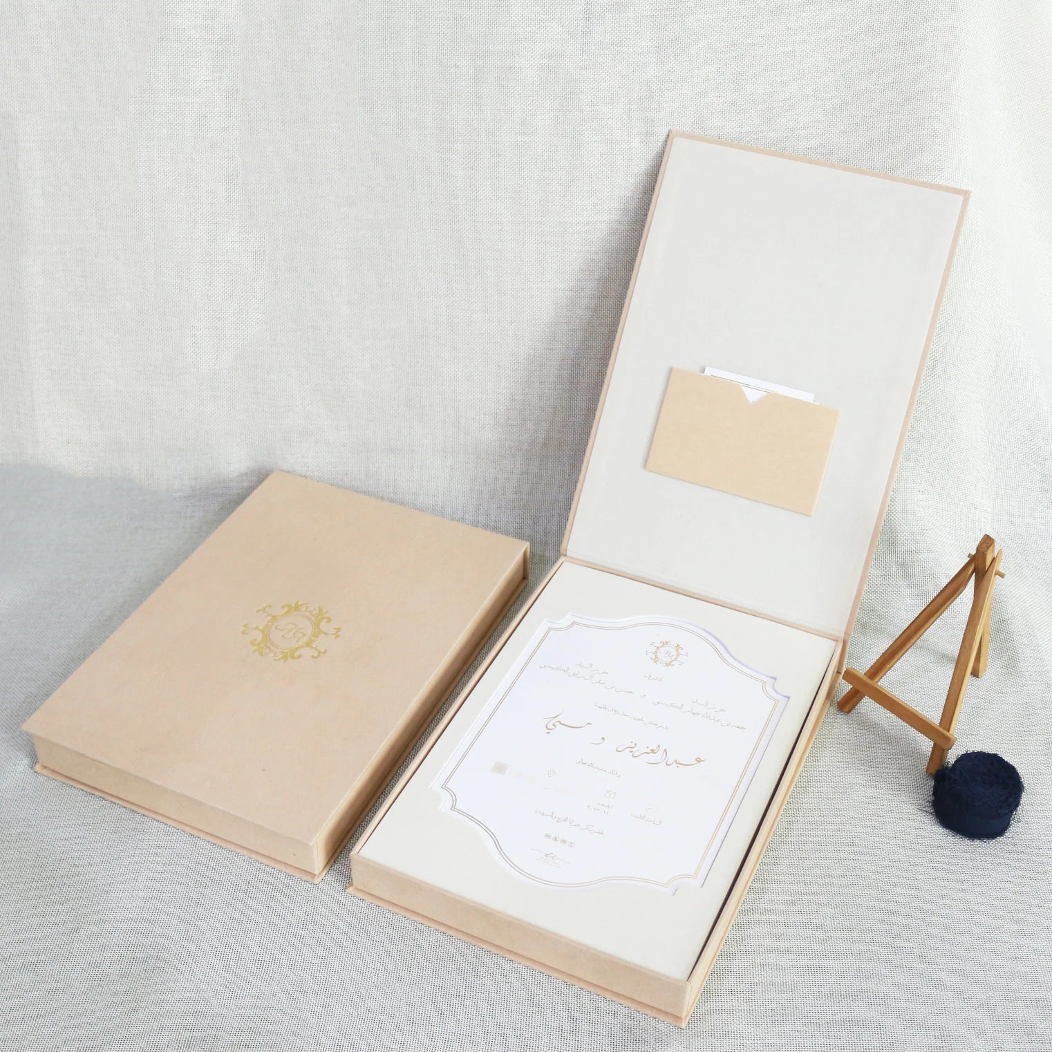 Fancy Velvet Hardcover Box Wedding Invitation Gold Foil LOGO Wedding Invite and RSVP Envelope