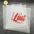 Custom Logo Non-Woven Zipper Closure Fashionable Storage Packaging Bags for Clothing T-Shirt Swimwear Garment