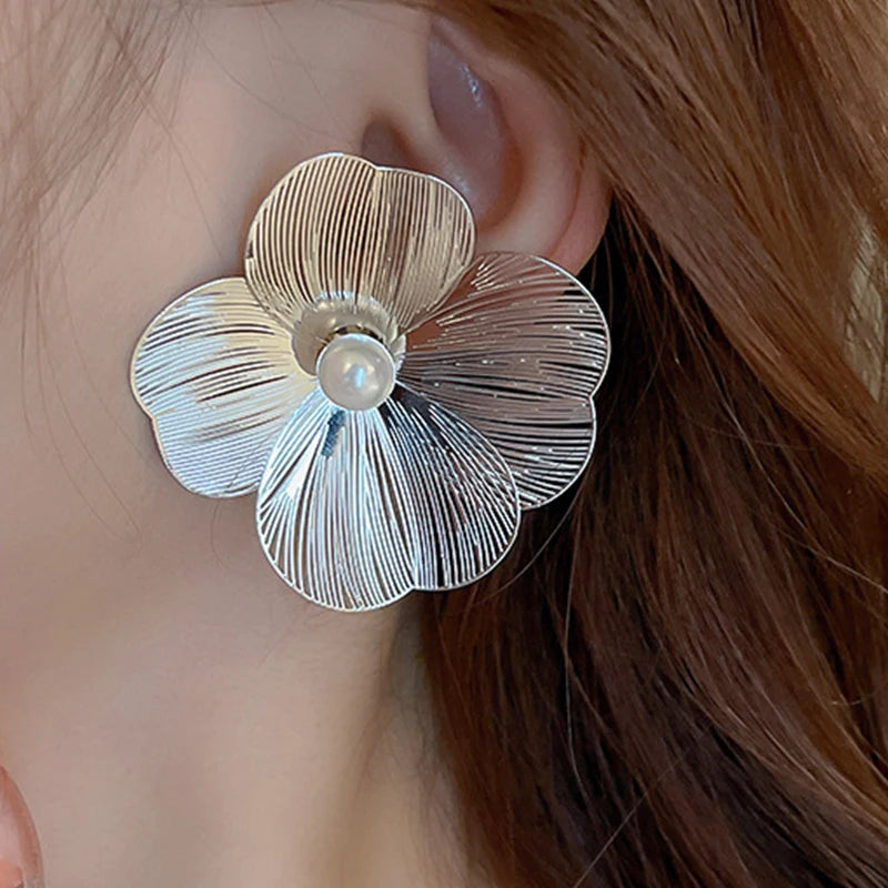 Silver Needle Super Immortal Fashion Hollow Silver Flower Earrings With Advanced Design for Women's Earrings