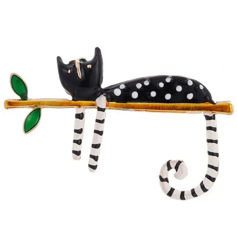 Cute White Black Lazy Cat Sitting on the Tree Enamel Brooches for Women and Men Bouquet Pin Lapel Garments New Fashion Jewelry