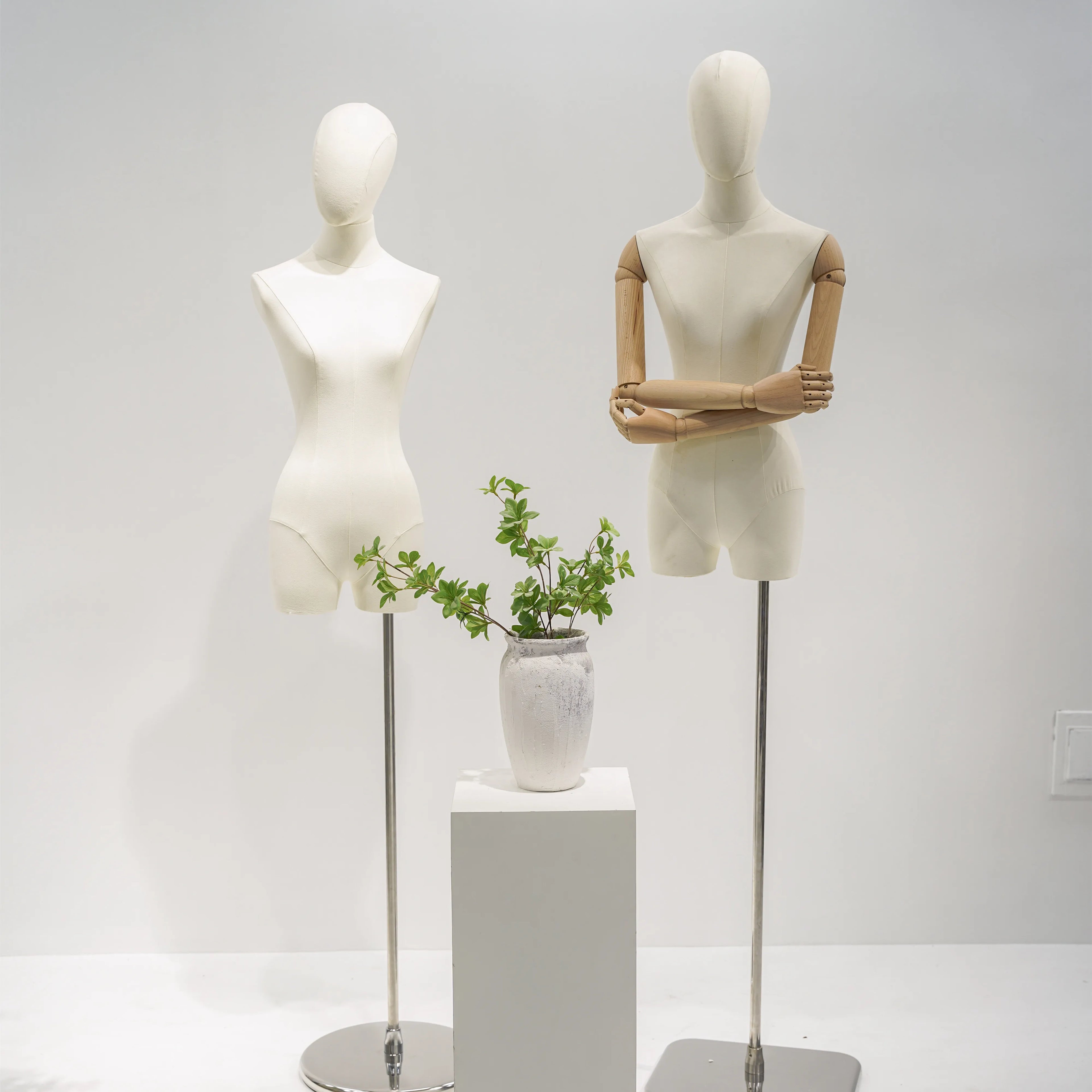 Adjustable Plastic Mannequins Retail Female Body for Shirt