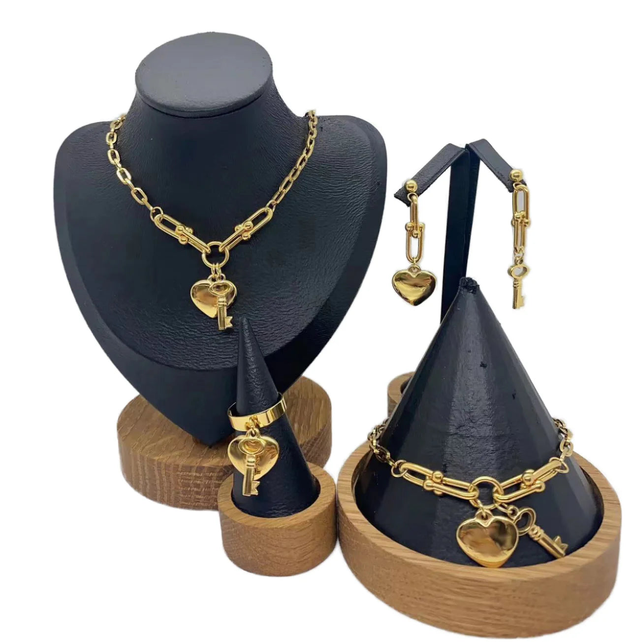 Wholesale 4-Piece Fashionable Gold Stainless Steel Jewelry Set Heart Shaped Shell Necklace Ring for Women for Wedding Gift