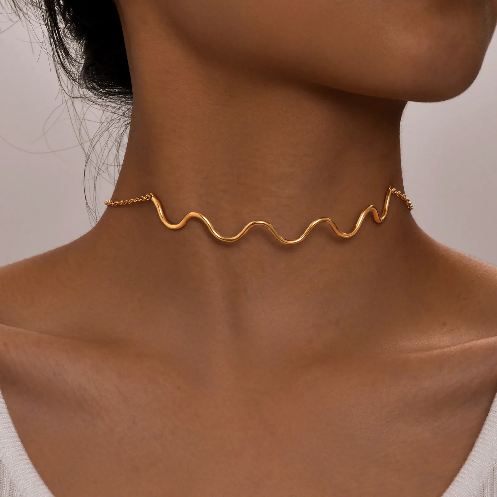 Wholesale Stainless Steel Simple Jewelry 18k Gold Plated PVD Wavy Chain Charm Necklace for Women