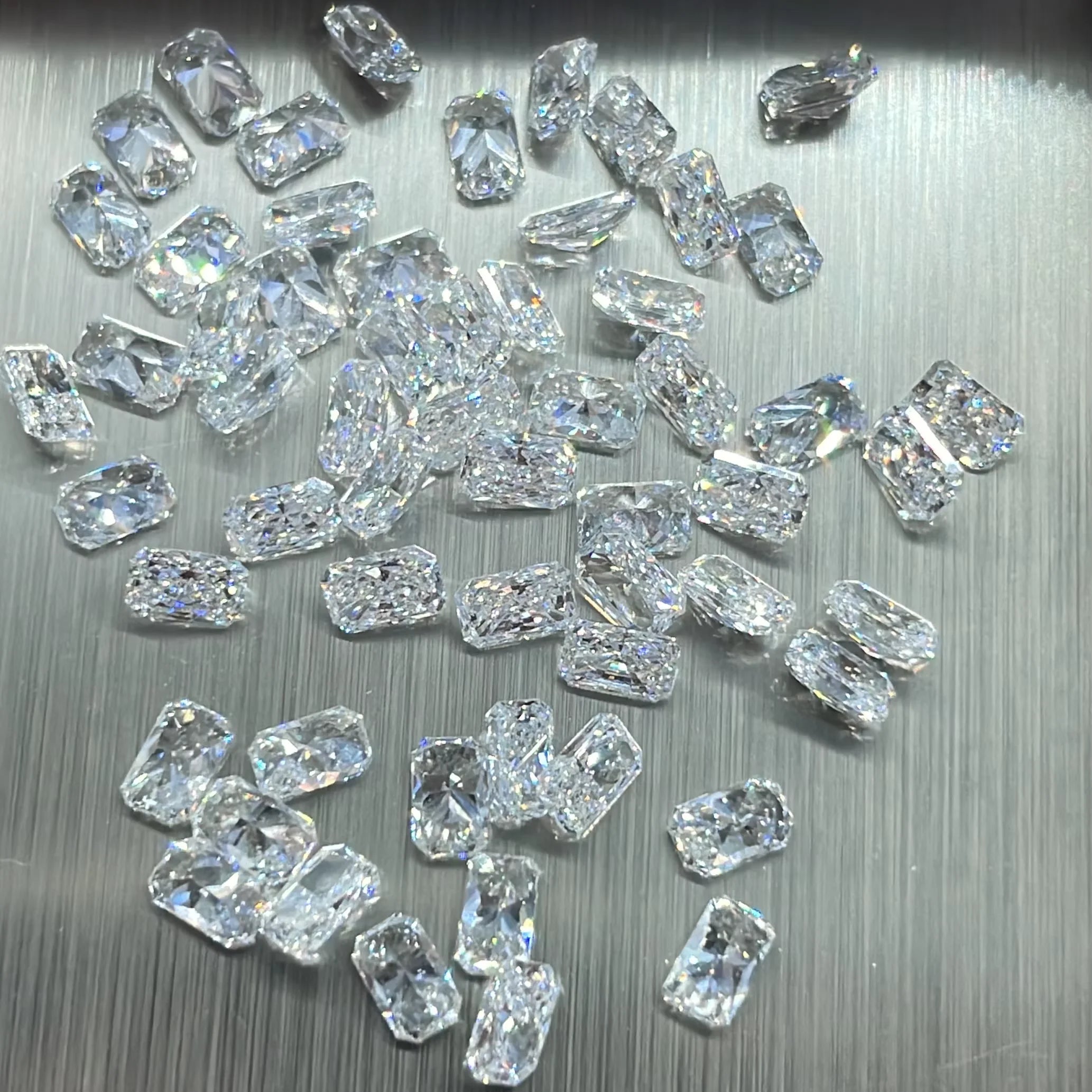 Wholesale Melee Diamond DEF VS Radiant Cut Lab Grown Diamond Calibrated Size Lab Diamond for Jewelry Setting