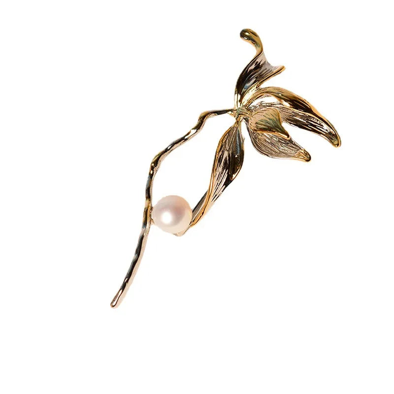 Vintage Rose Flower Brooch Freshwater Pearl Corsage for Women Europe Winter Wedding Engagement Gift Accessories