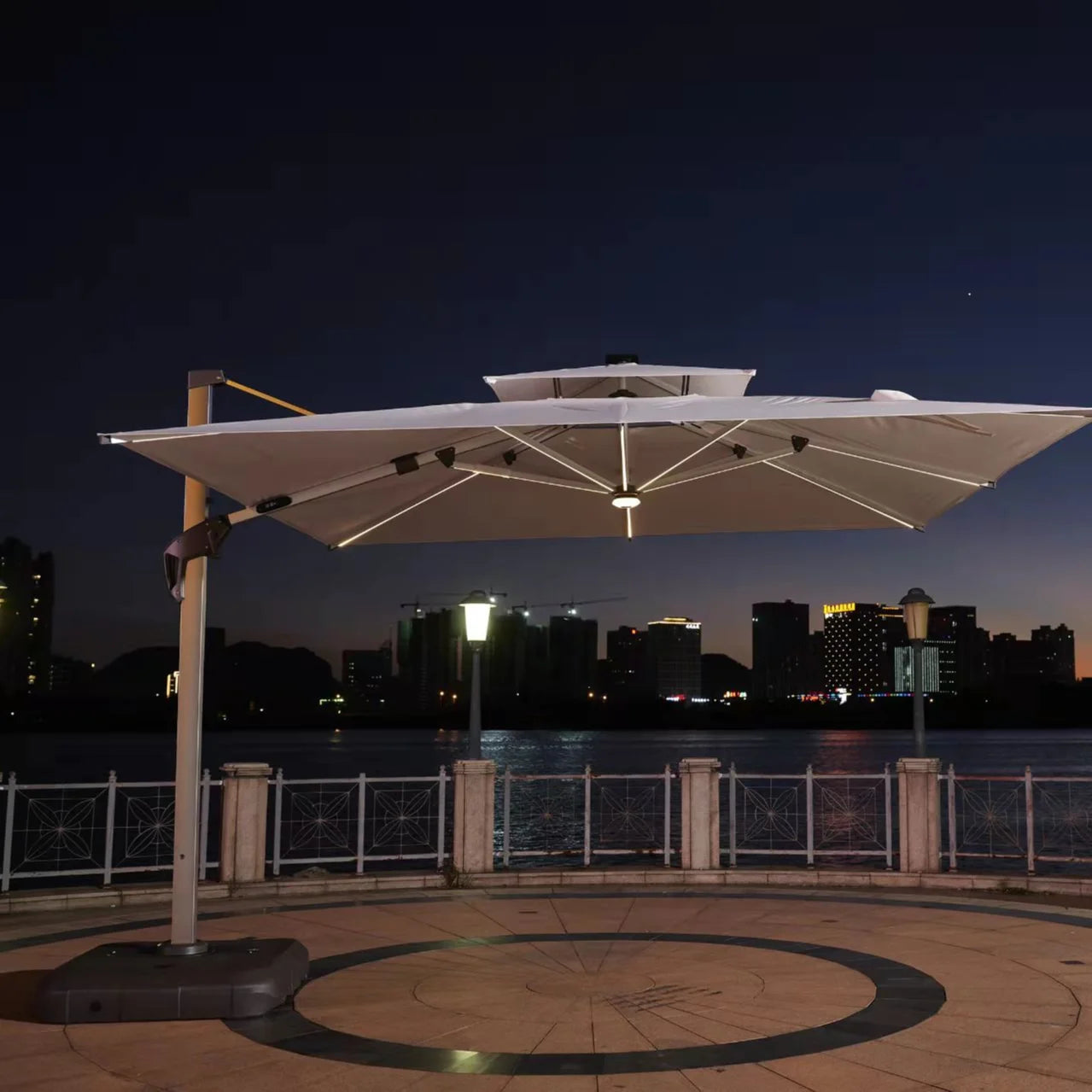 Promotional Modern LED Banana Umbrella Outdoor Parasol with Sand Bag 3X4M for Hotel/Courtyard/Dining Use