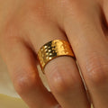 2024 New Luxury Stainless Steel 18K Gold Plated Waterproof Vintage Hammer Adjustable Openwork Finger Ring for Women