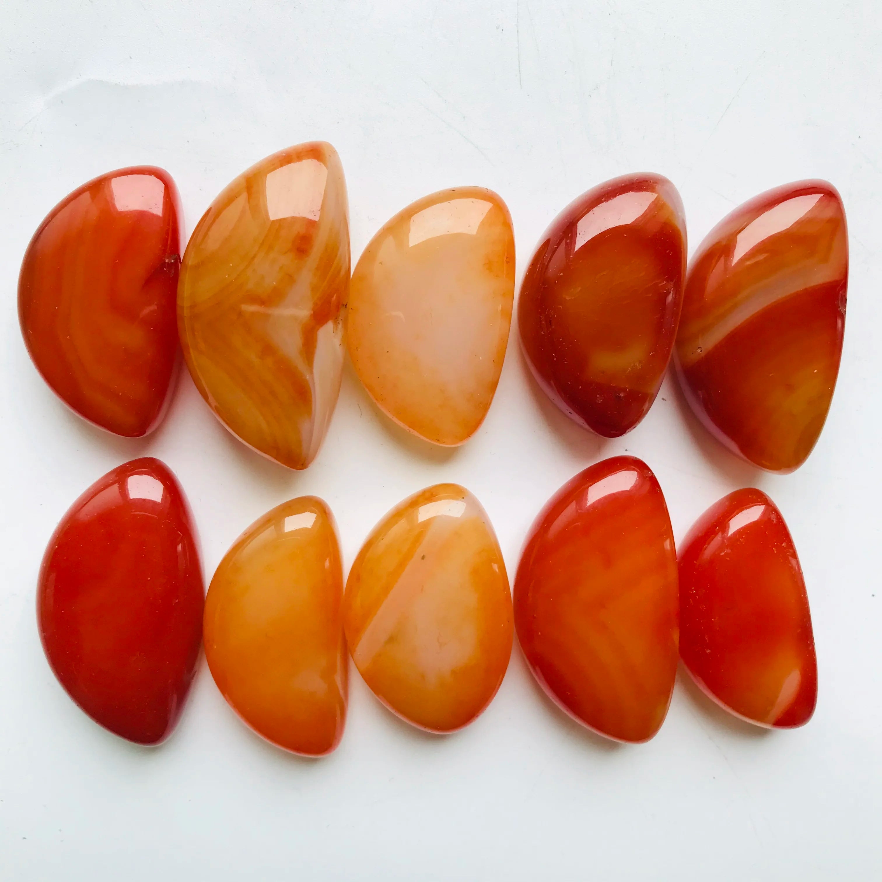 Wholesale Healing Crystal Moons Folk Crafts Polished Red Agate Moons for Home Decoration