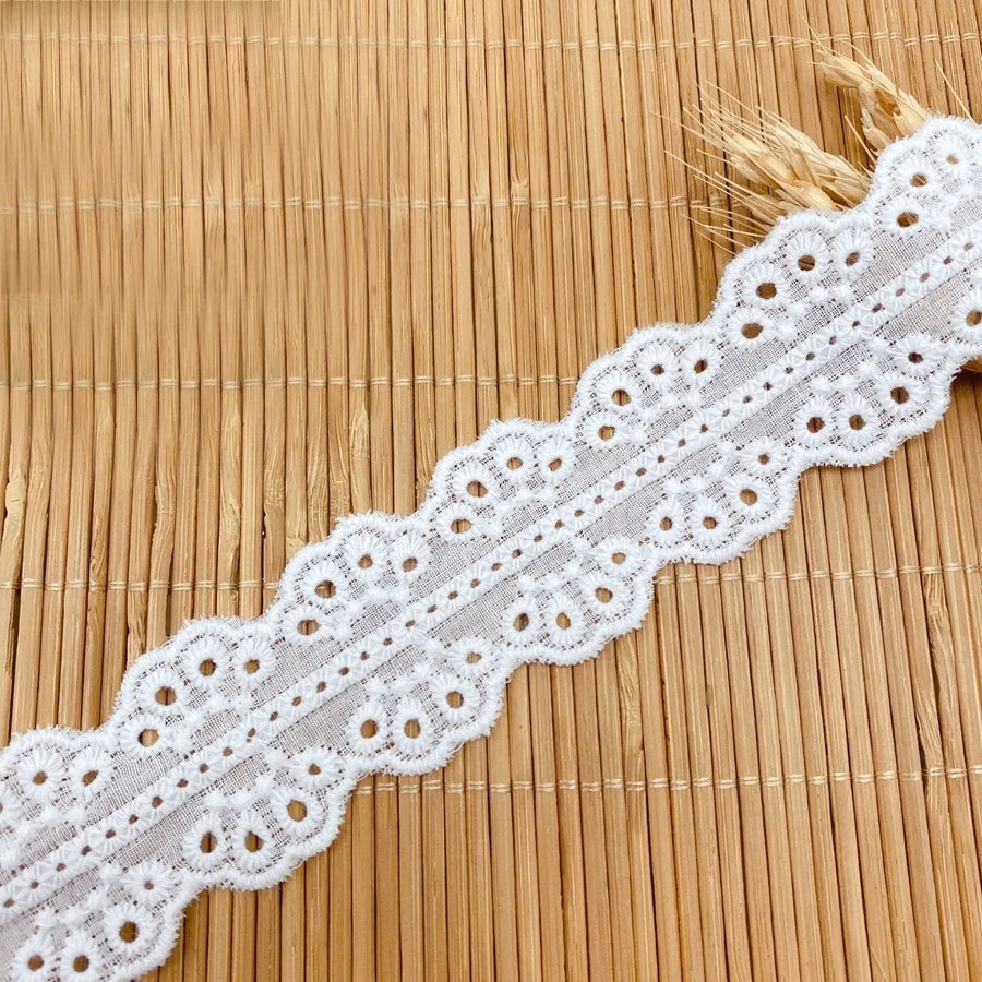 15 Yards Embroidered Double Face Lace Trim Ribbon Delicate White Floral Design for Wedding DIY Craft Sewing Home Decorations