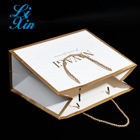 Wholesale Customized Printed Luxury Shopping Gift Cardboard Paper Bag with Handle/luxury Bags Custom logo