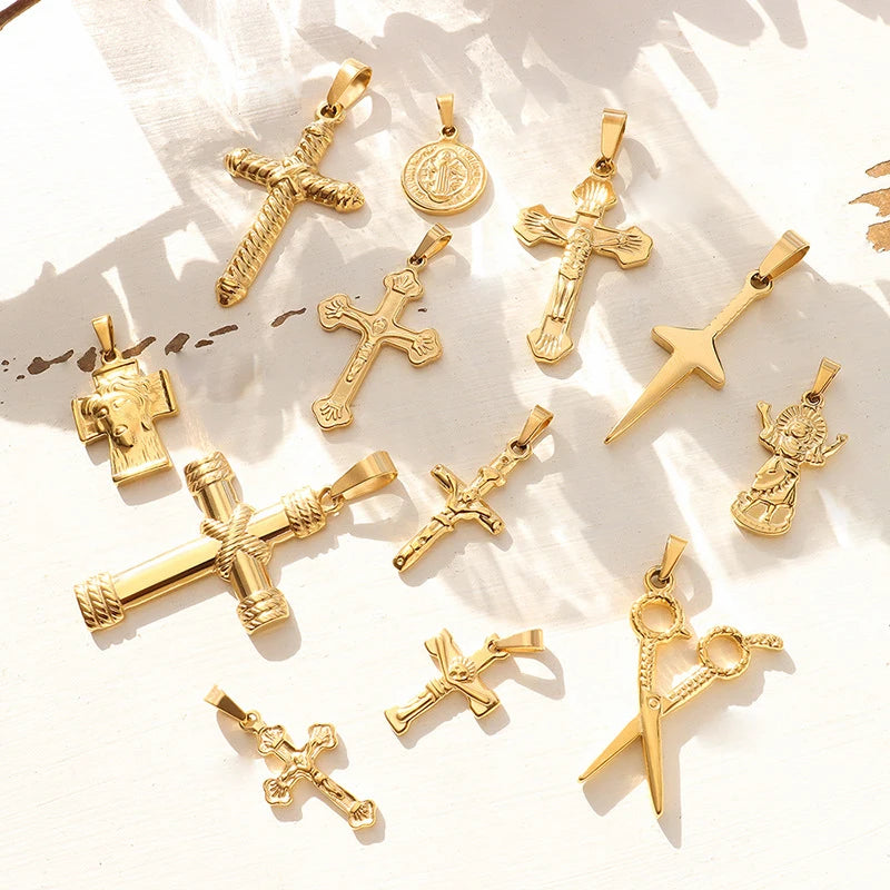 Wholesale Fashion Custom Personalized 18k Gold Stainless Steel Cross Charms Pendant for Necklace Manufacturer