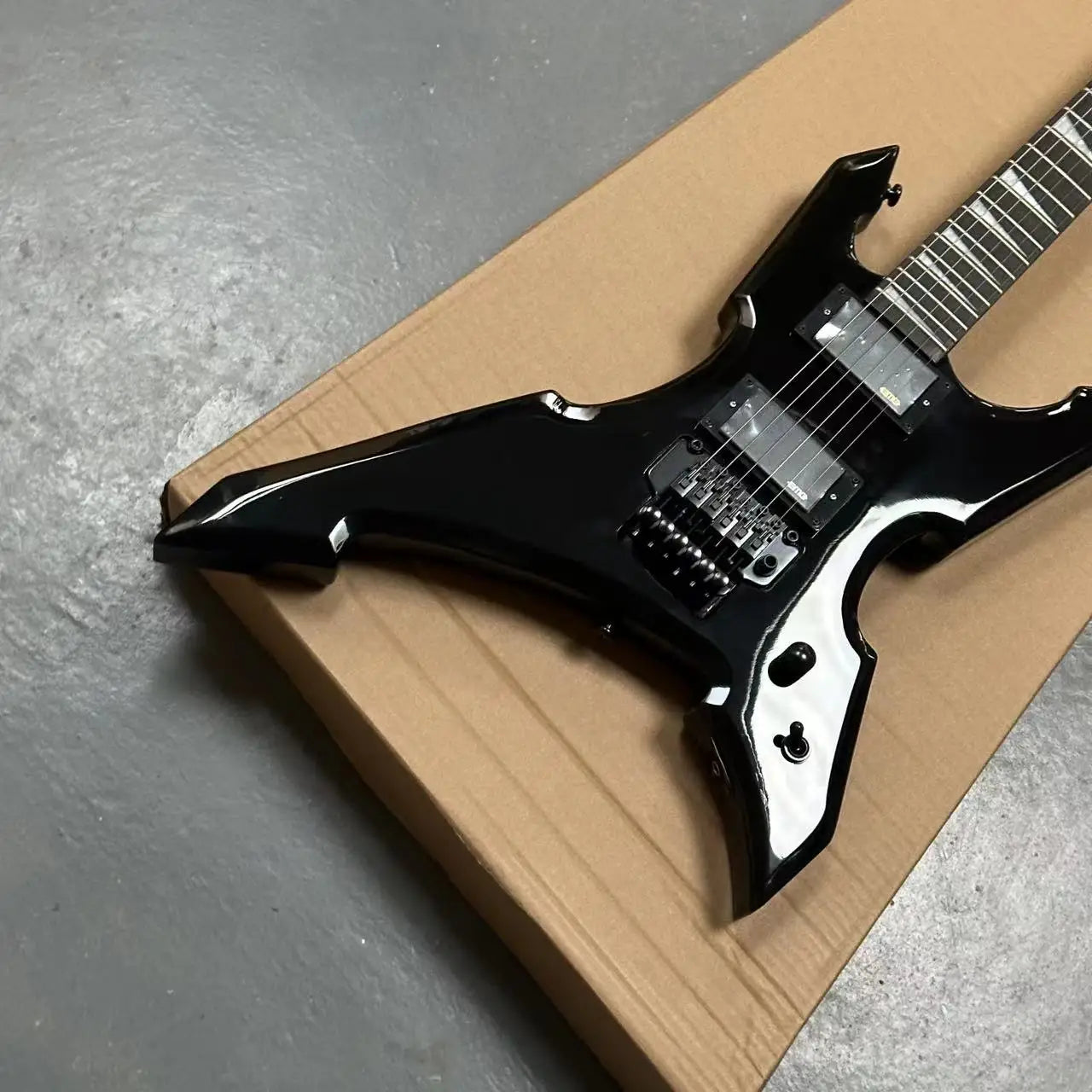 Custom Jacksons Electric Guitar Floyd-Tremolo Rare Star Shape Black 6-String H-H Pickup Glossy Finish Mahogany Maple Rosewood