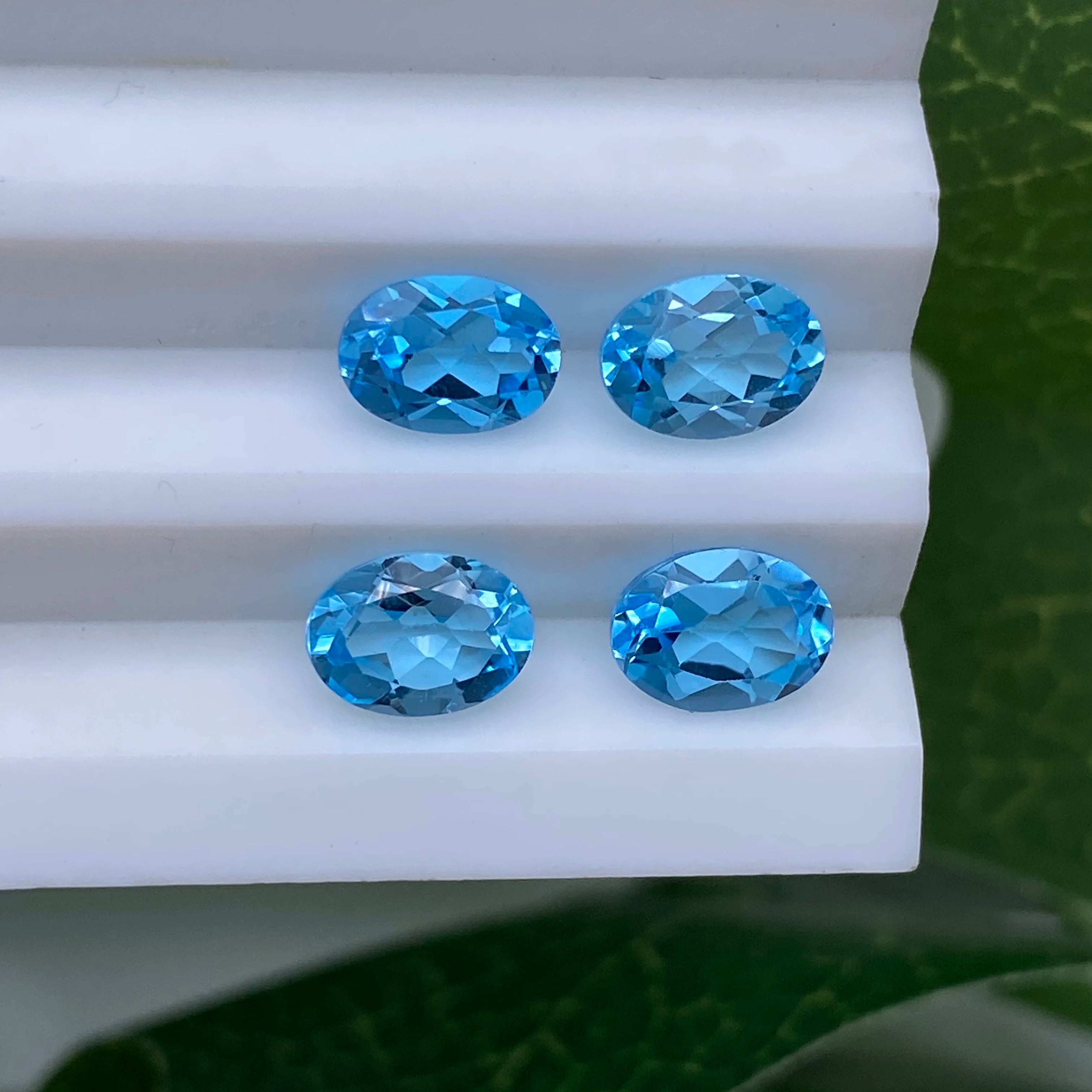 Oval Shape 4x3mm~10x8mm Good Quality Loose Gemstones Natural Raw Topaz Stone Price  Jewelry Making Natural Swiss Blue Topaz