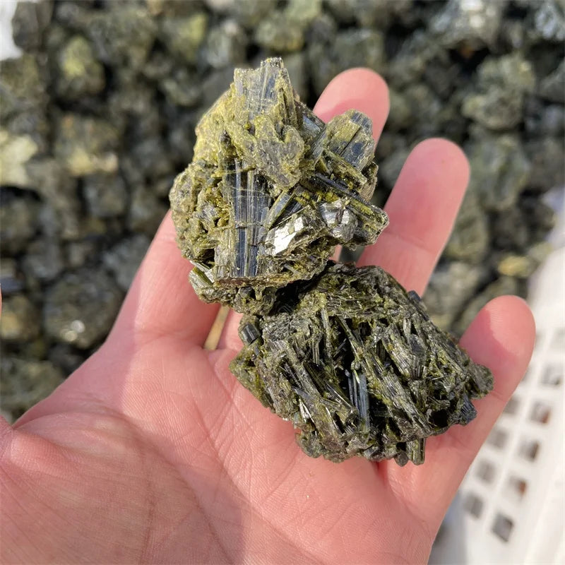 Natural Raw Crystal Rough Stone Mineral Specimen Rough Green Tourmaline for Decoration