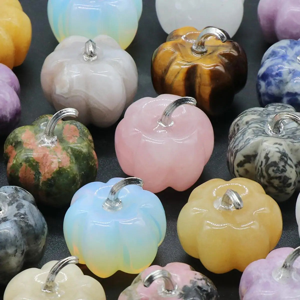 30mm Hot Sale Healing Stones Natural Sodalite Hand Made Carving Pumpkin Shape Stone for Christmas Gifts