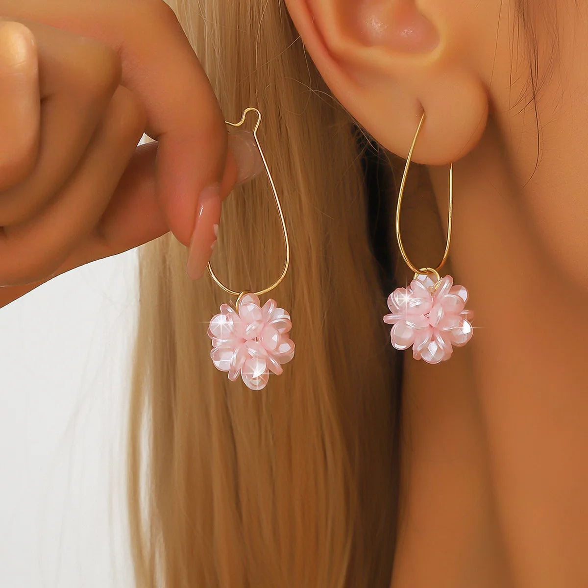 Long Flower Ball Earrings with High-end Feel White Petal Geometric Ear Buckle Light Luxury Style Earrings for Women