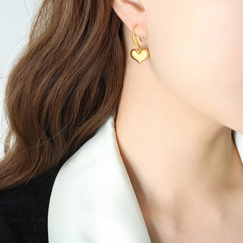 New Elegant Beauty Retro Affordable Luxury Heart Love Shape Earrings Stainless Steel 18k Gold Plated Design Earrings for Girls