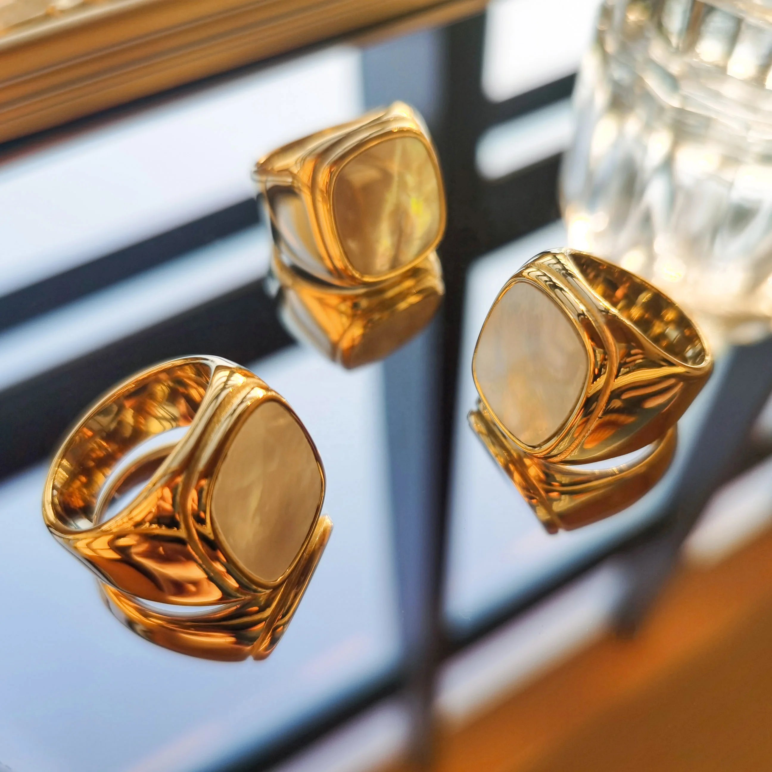 Wholesale Vintage Minimalist 18K Gold Stainless Steel Square Natural White Shell Ring YF2275