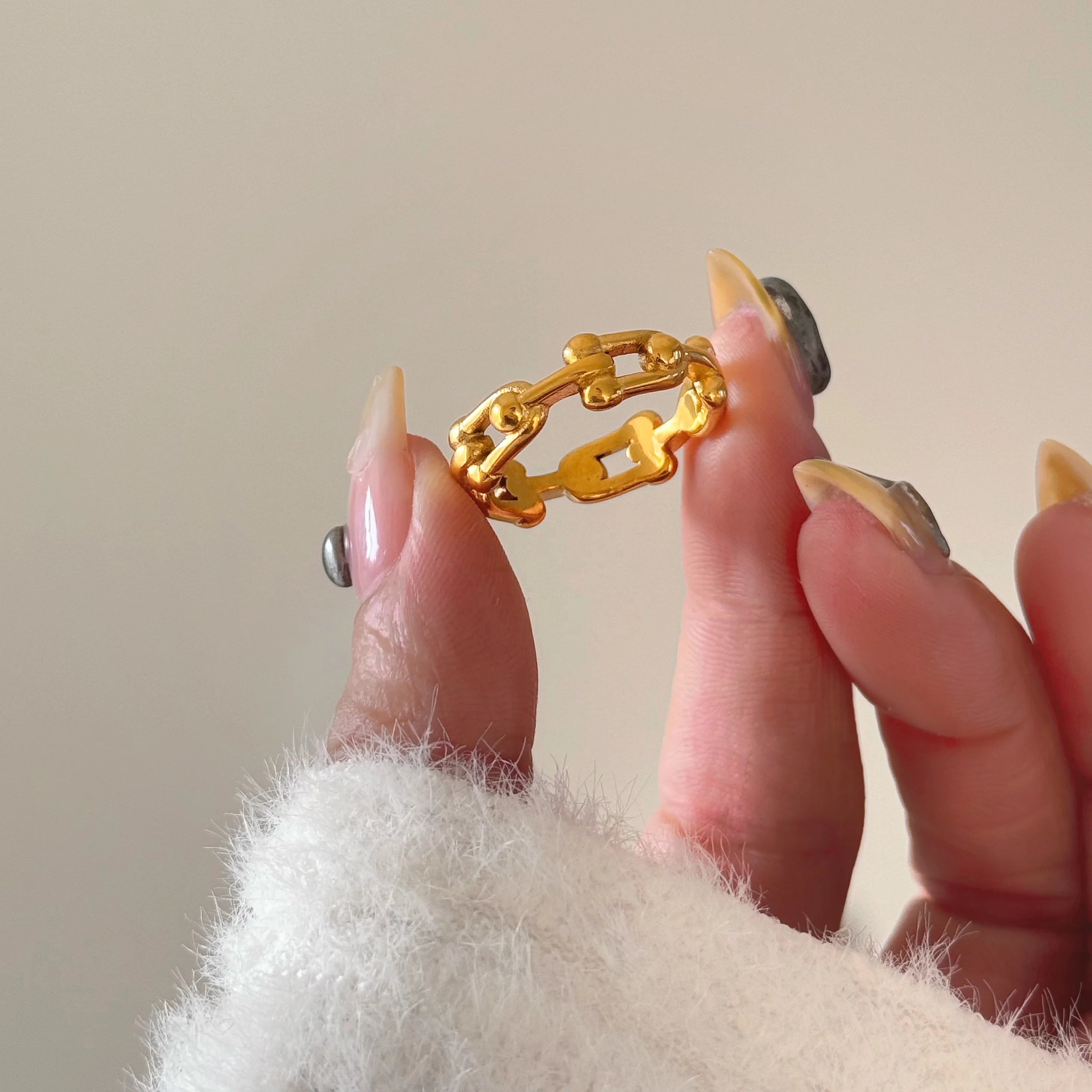 Dazan HOT Winter New Ins Trendy 18k PVD Gold Plated Stainless Steel Vintage Horseshoe Buckle Dainty Chunky Ring Luxury Jewelry