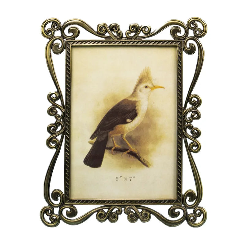 Factory Wholesale Vintage Hollowed-out Zinc Alloy Photo Frames for Family Hotel Decor