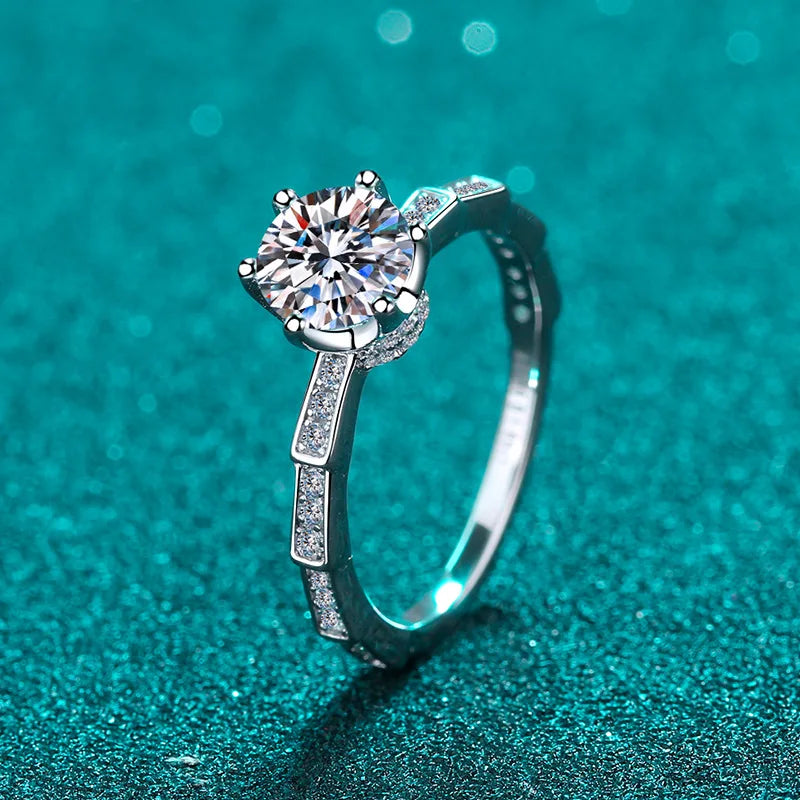 Silver 925 Original Platinum Plated 2 Carat Brilliant Cut Sparkling D Color Moissanite Ring New Popular Gemstone Wedding Rings