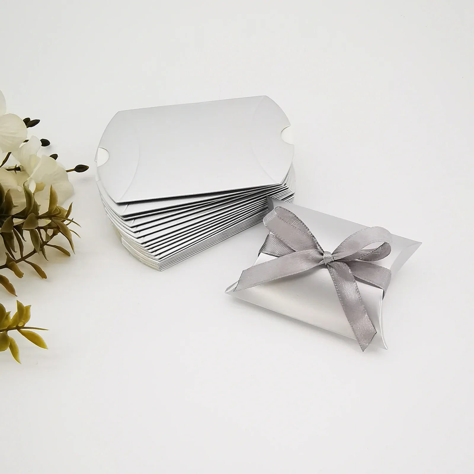 Oganic Silk Rich Colors Pillow Shape Boxes case Cover Custom logo Available Packing Paper Card Gift Box for Jewelry