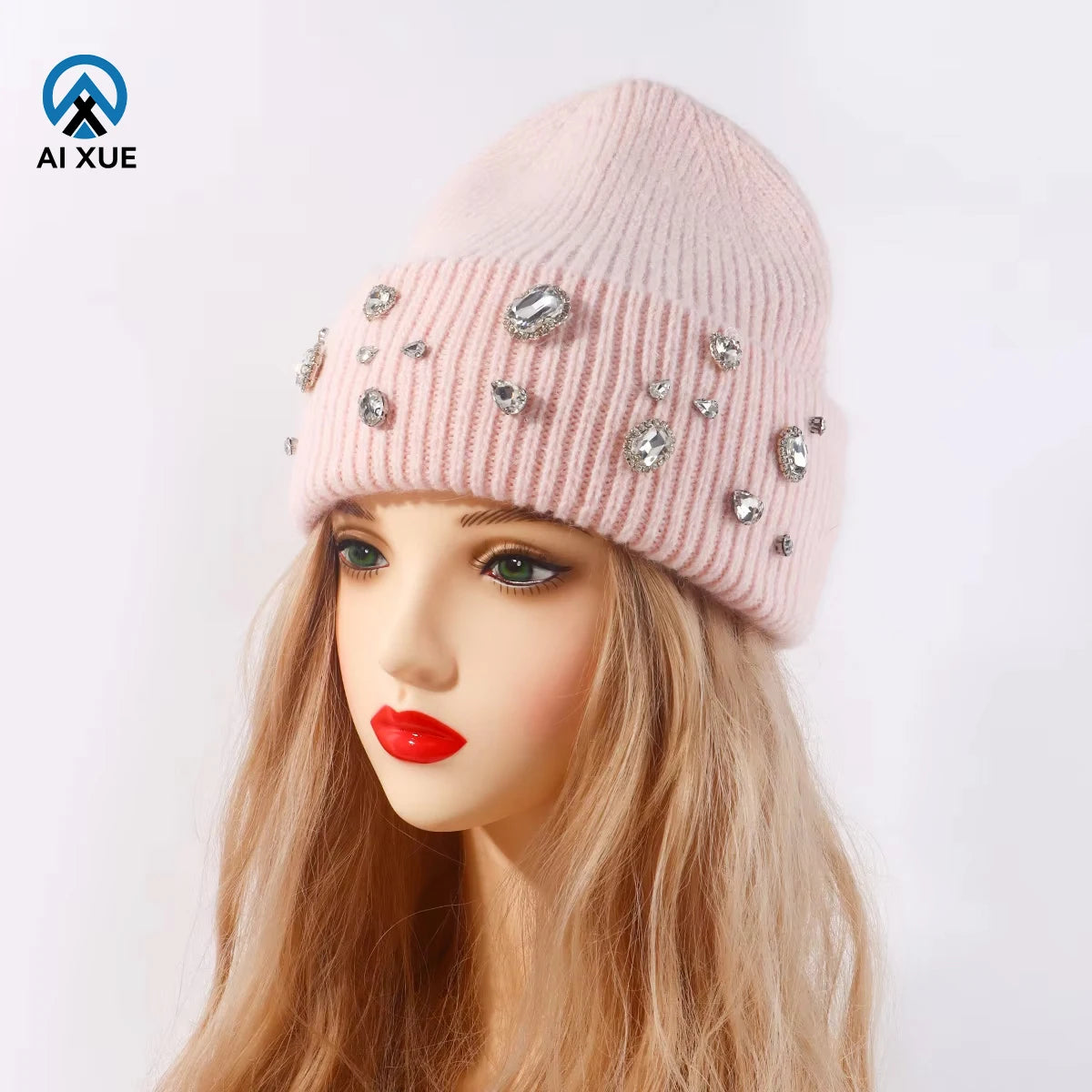 Wholesale Winter Fashion Popular Soft Female Solid Metal Letter Keep Warm Knitted Beanies Common Fabric Street Style