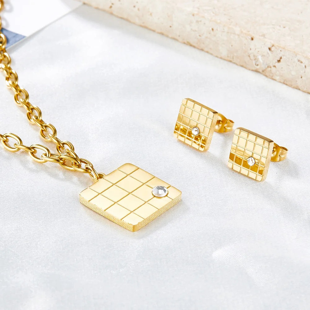 2022 Summer New Arrival Non Tarnish Stainless Steel Jewelry Set Custom PVD Gold Plated Hypoallergenic Necklace Vintage Wedding