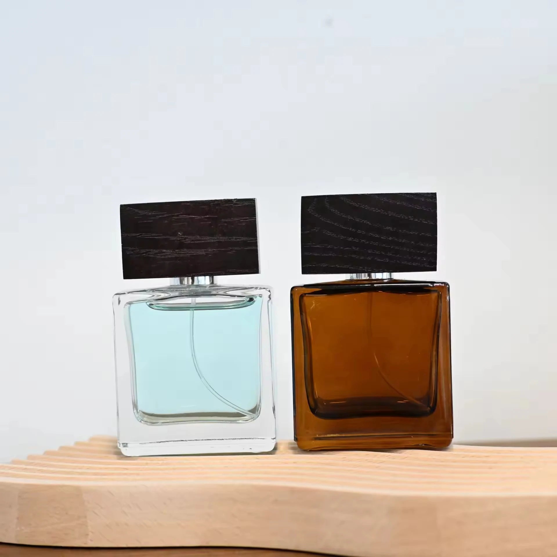 New Style 35ml Flat  Parfum Empty Bottle Crimp Neck Premium Perfume Bottle With Wooden Cap