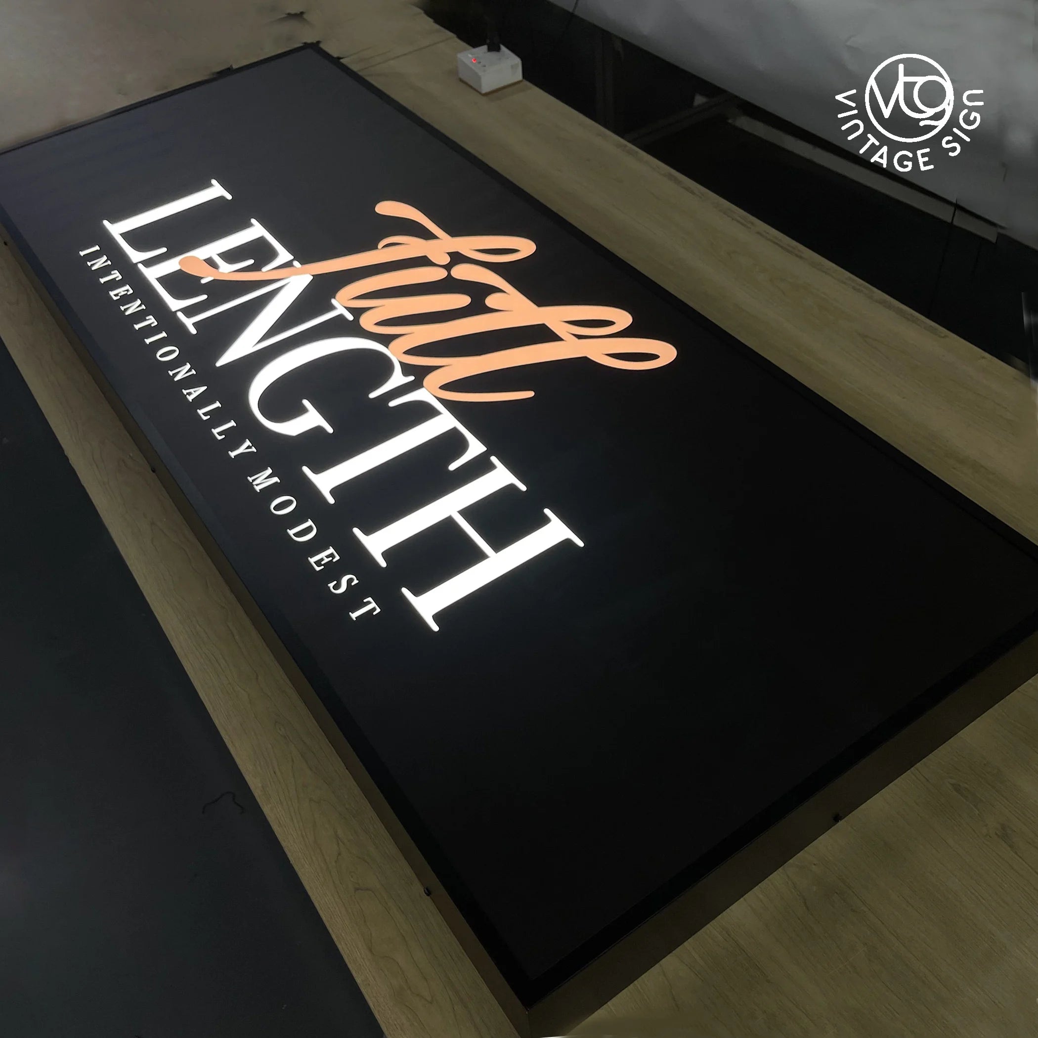 Outdoor Storefront Hanging Double Sided Round Lightbox Sign Commercial Logo Acrylic Led Channel Box Signage Blade Sign
