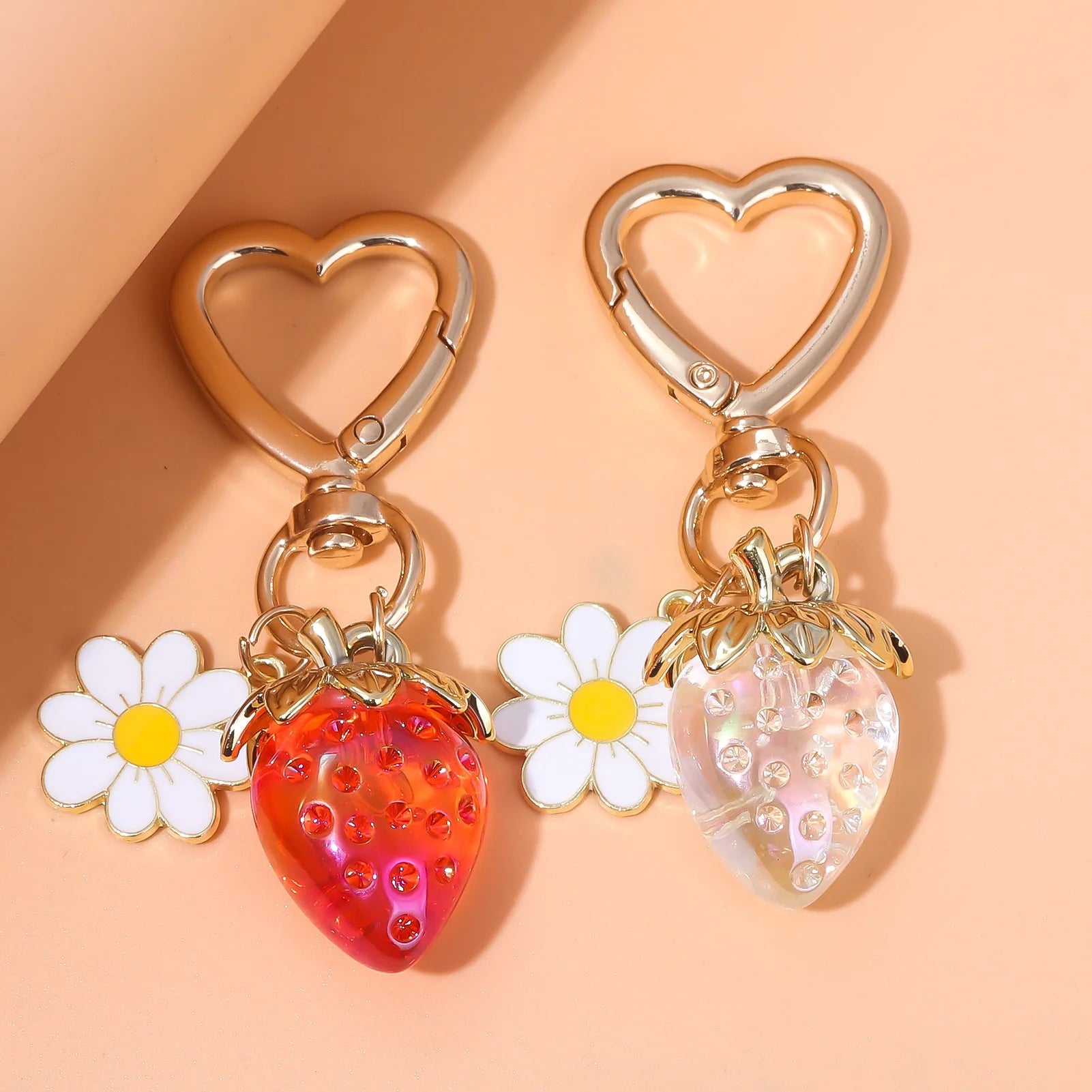 Creative Solar Strawberry Keychain Kawaii Design Metal Heart Flower Daisy Fruit Key Ring Bag Purse Jewelry Decor Accessories