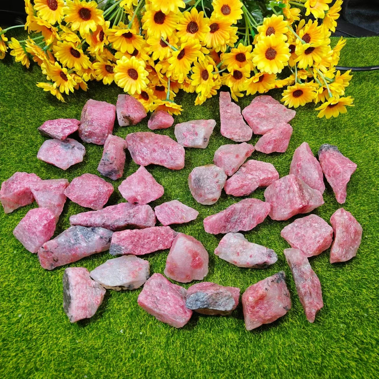 High Quality Natural Crystal Hand Carved Wholesale Rhodonite Raw Stone Crafts for Home Decoration