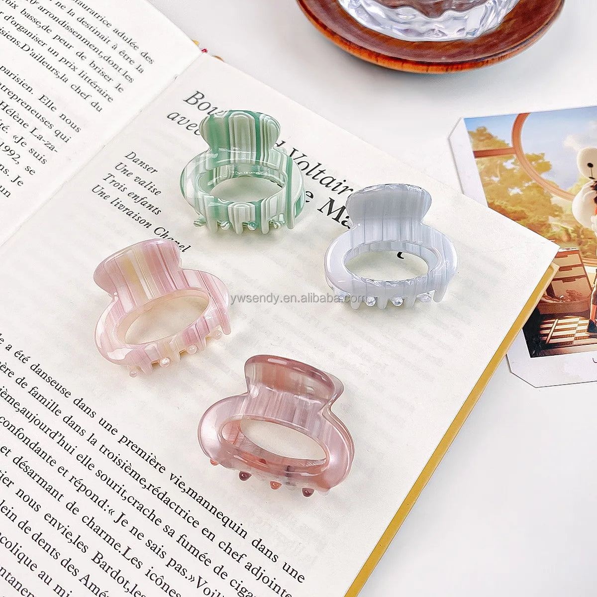 Wholesale Women New Candy Color Striped Acetate Hair Claw 4cm Small Circular Hollow Out Claw Clip for Girls