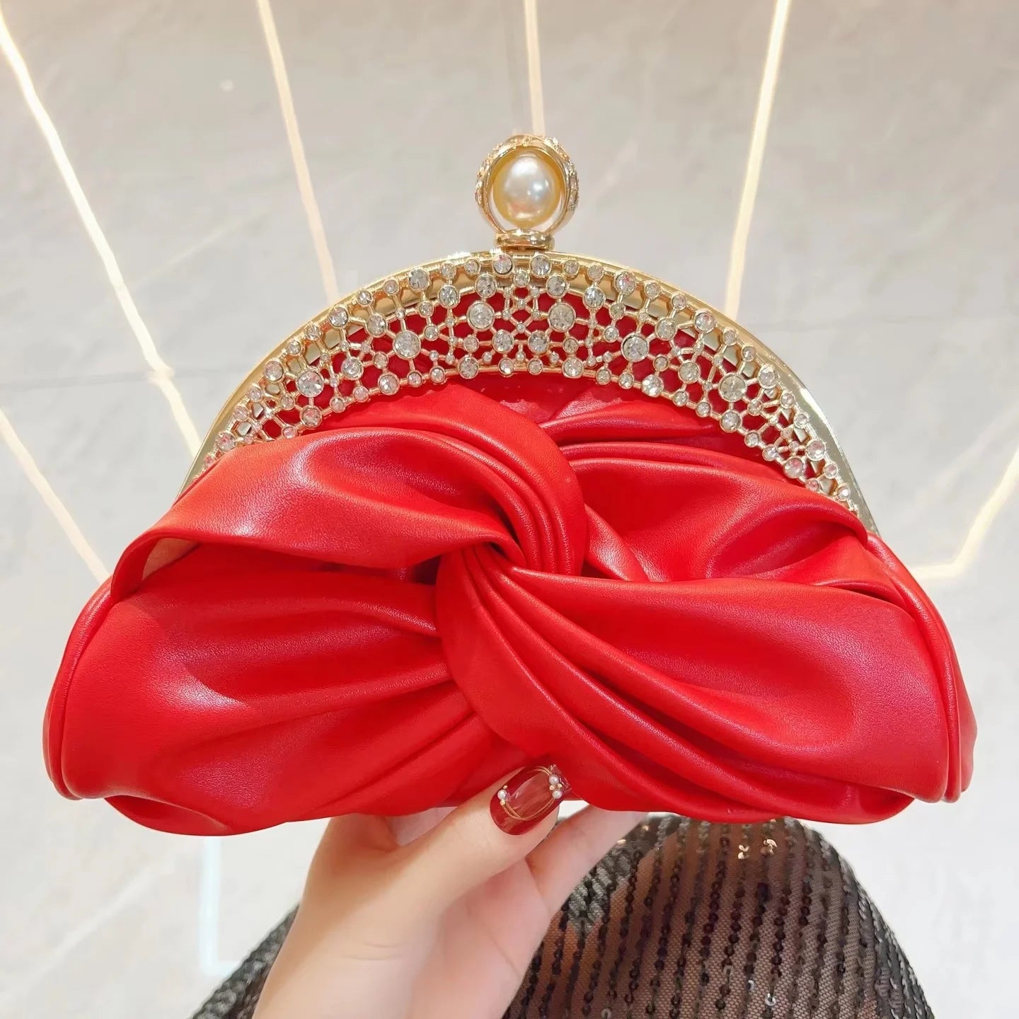 2025 Hot Women Clutch Evening Bag Elegant Pleated Satin Bags Formal Party Handbag Rhinestone Clasp Simple Classy Purse for Women