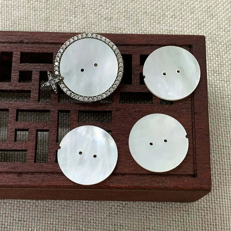 HZ Handmade White Shell Button Carved Bead Assorted for Jewelry Designers Stores Art and Crafts