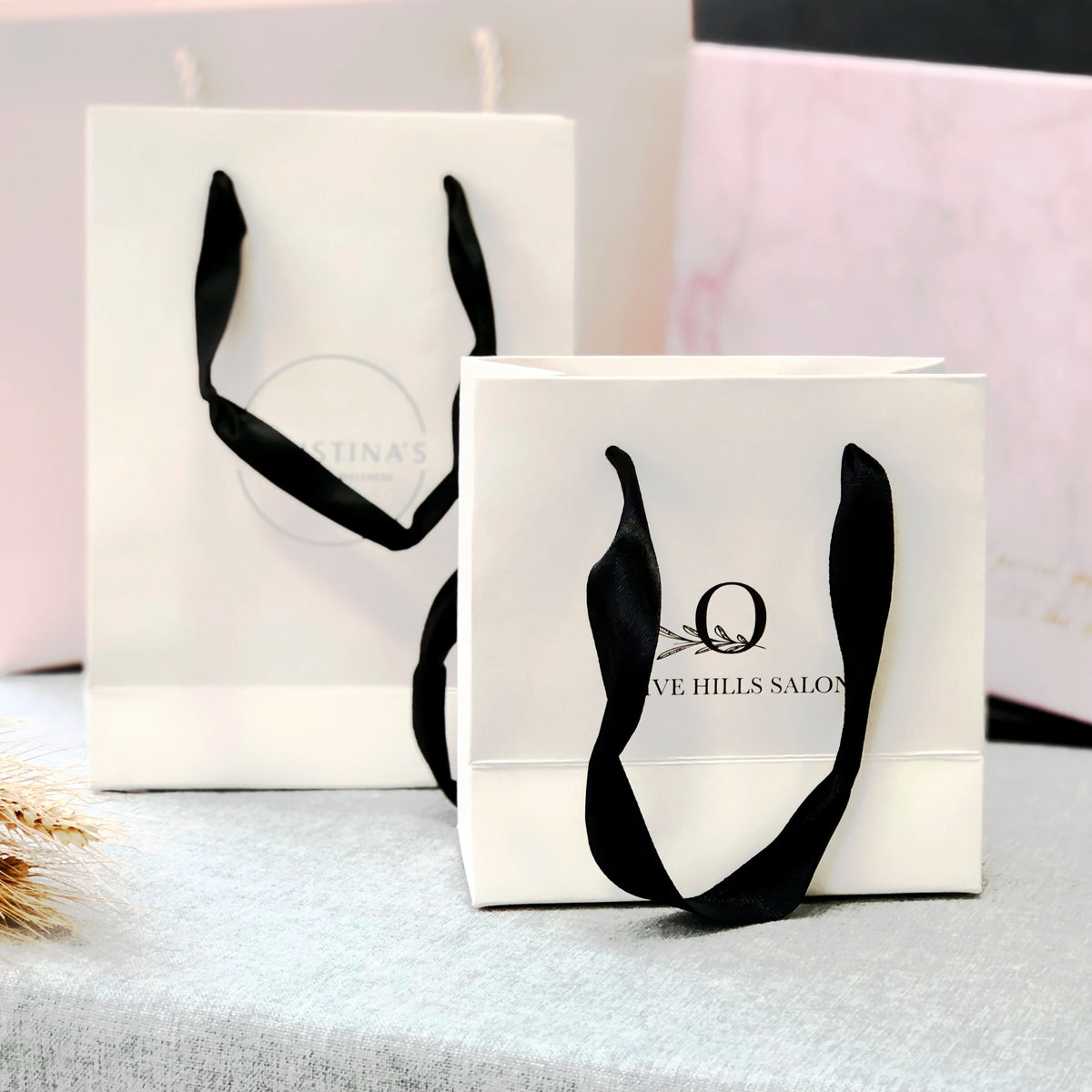 Hot Selling Luxury Matt White Kraft Paper Gift Bags Custom Logo Printing Low MOQ for Clothing and Shoes Packaging