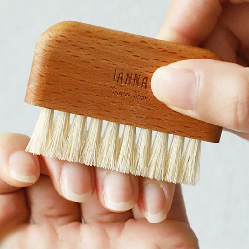 Factory Supply Free Logo Manicure Nail Brush Nail Dust Brush Mini Handle Pig Hair Wood Nail Cleaning Brush