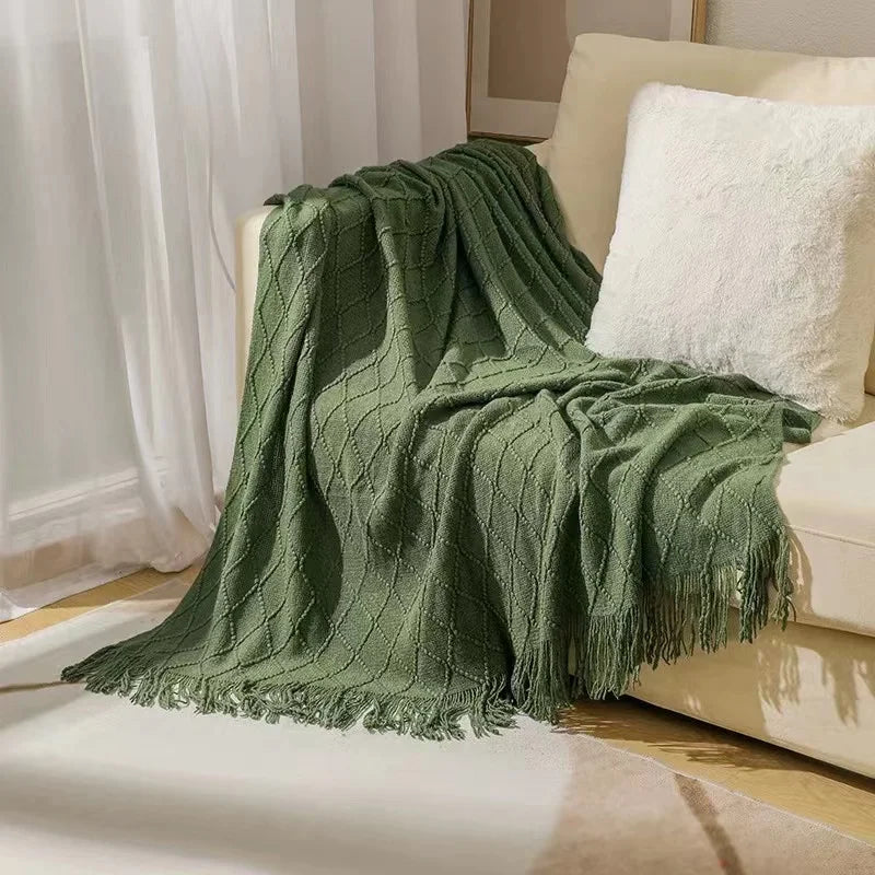 High Quality Winter Solid Color Blankets for Winter Soft Cheap Wholesale Polyester Blanket With Tassel/