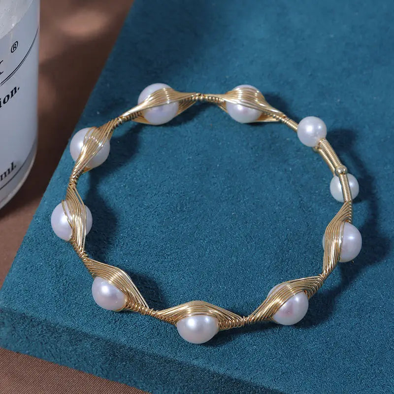 Women's Classic Style Freshwater Pearl Bracelet Natural Alloy Braided Winding Gold Plated for Gift Fashion Jewelry Design