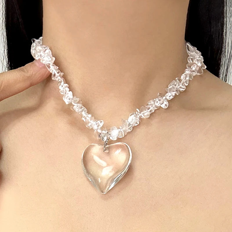 Wholesale Creative Designs Irregular Crystal Chip Beaded Necklace Pretty Transparent Heart Pendant Necklace Gifts for Women