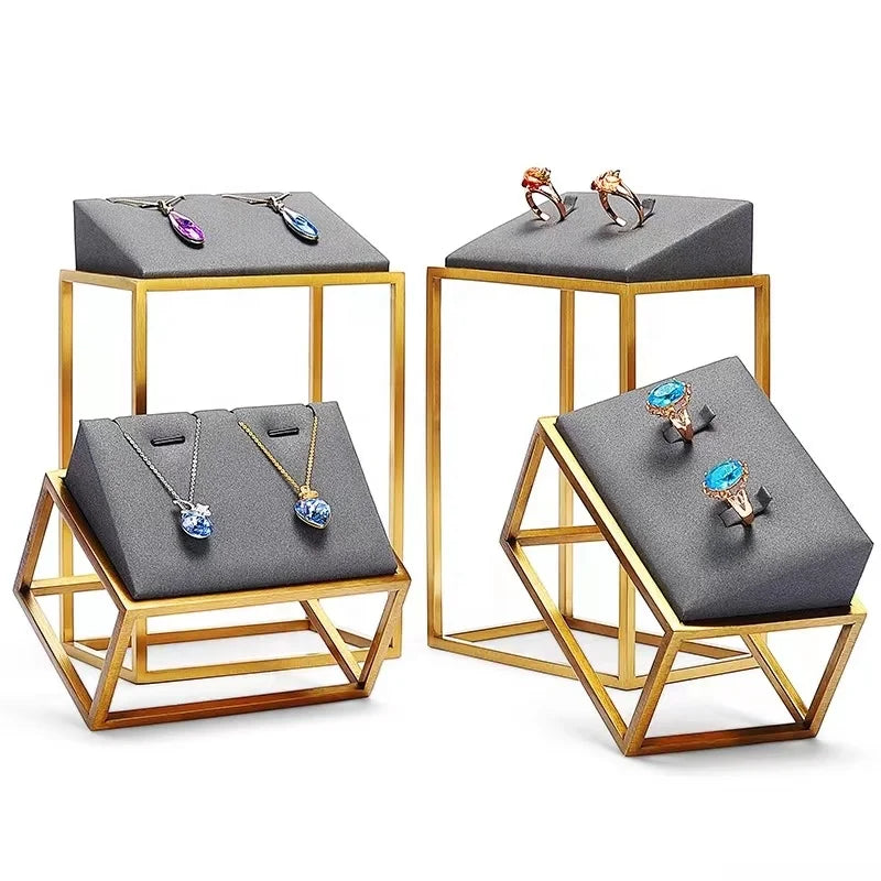 DOC Wholesale Jewelry Display Stand with Metal Luxury Design Jewelry Mannequin Jewelry Display Set