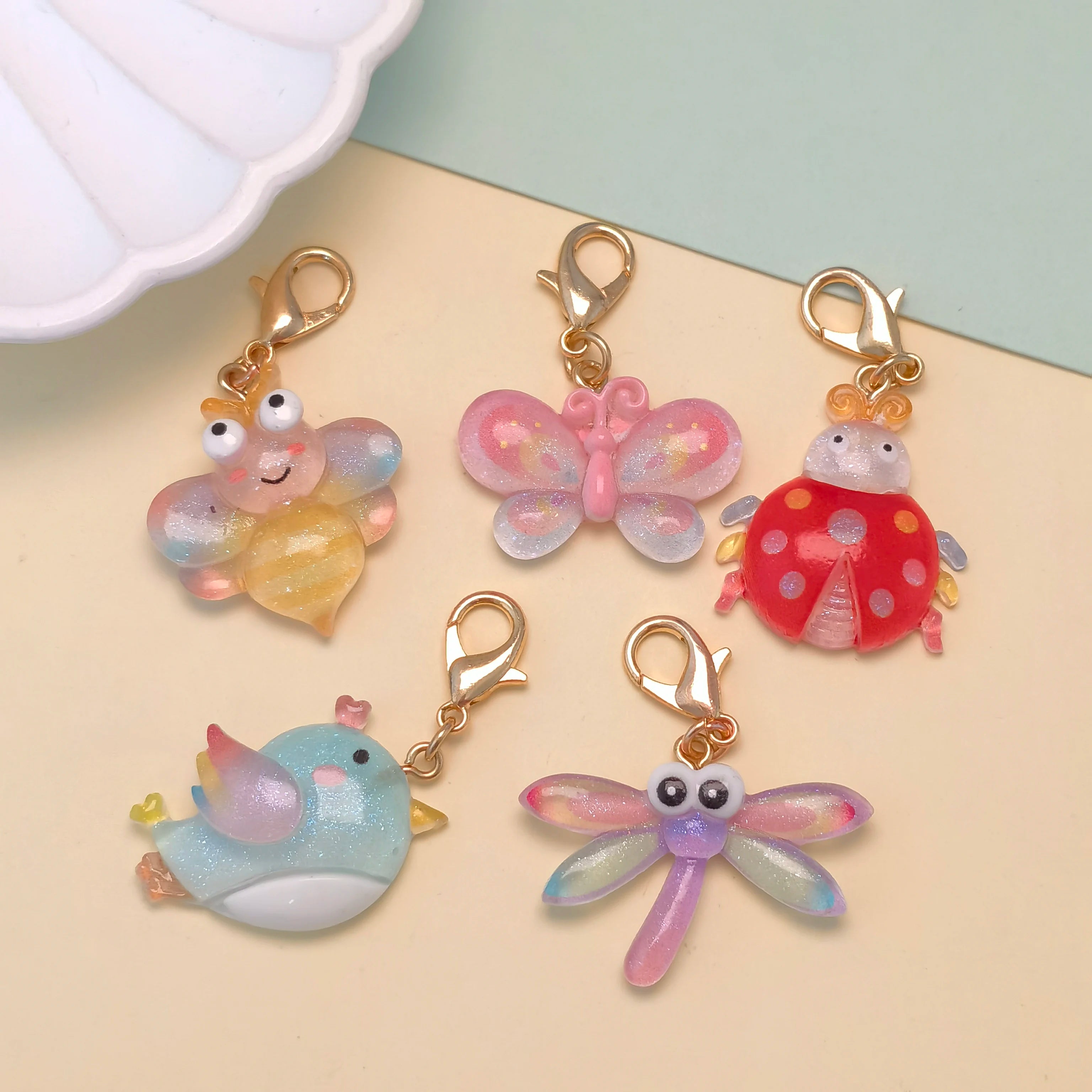 Summer Themed Keychains Lovely Birds Butterfly Ladybug Bee Dragonfly Key Chains Keyring for Backbag Decor