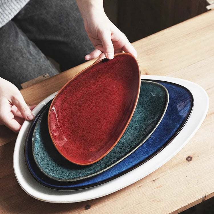 HoReCa Eco-Friendly Tableware Porcelain Dinner Plates with Reactive Glazed Triangle Flat Design for Hotels Restaurants Catering