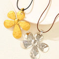 Fashion Wholesale Five Leaf Flower Pendant  Metal  Alloy Necklace PU Chain for Women