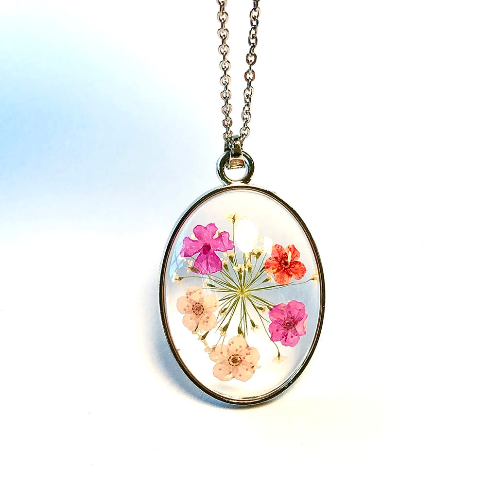 Wholesale Popular Resin Necklaces Pendant with Narcissus Lace Dried Flower Stainless Steel Necklace Women Souvenir Gifts