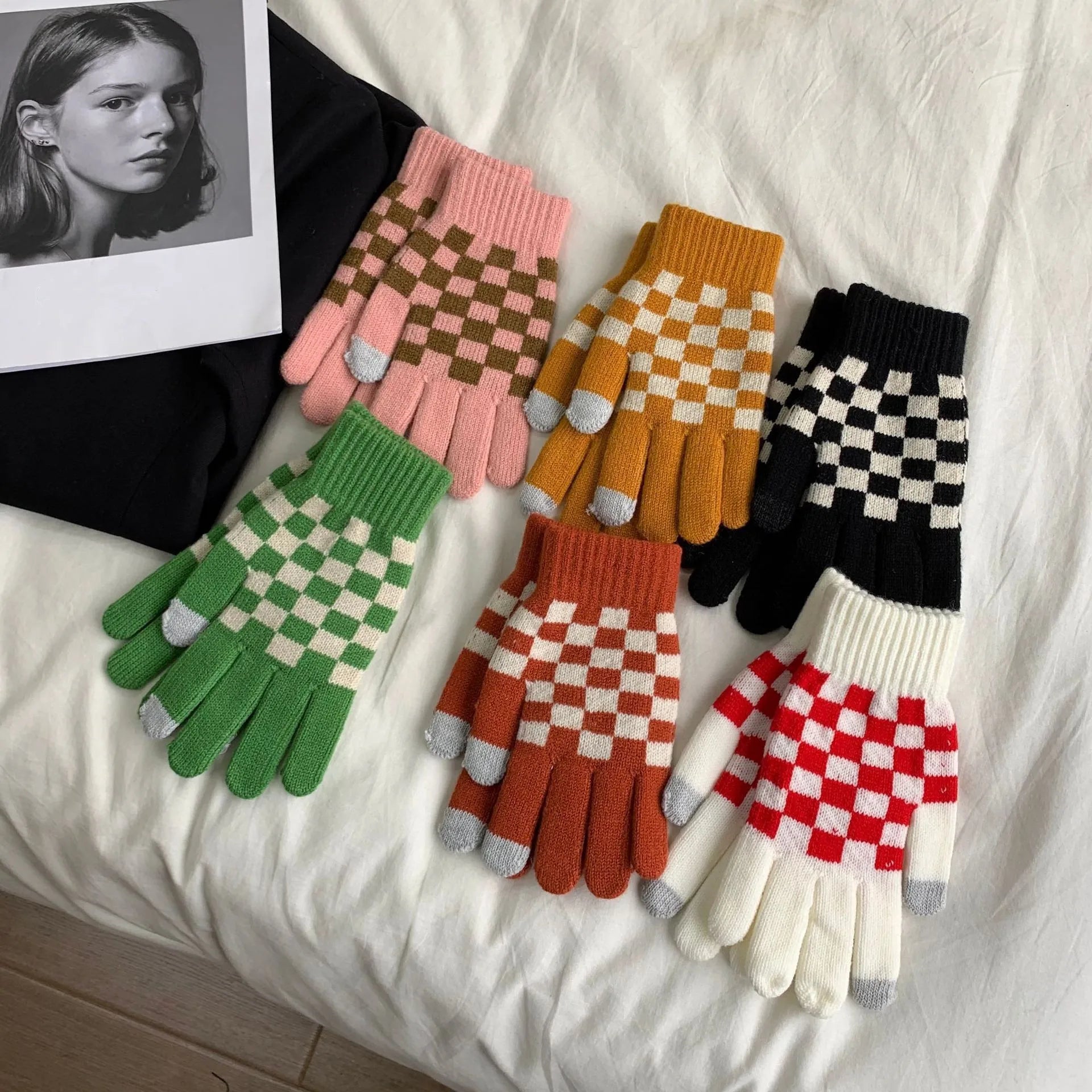 New Winter Magic Gloves Touch Screen Checkered Women Men Warm Stretch Knitted Gloves