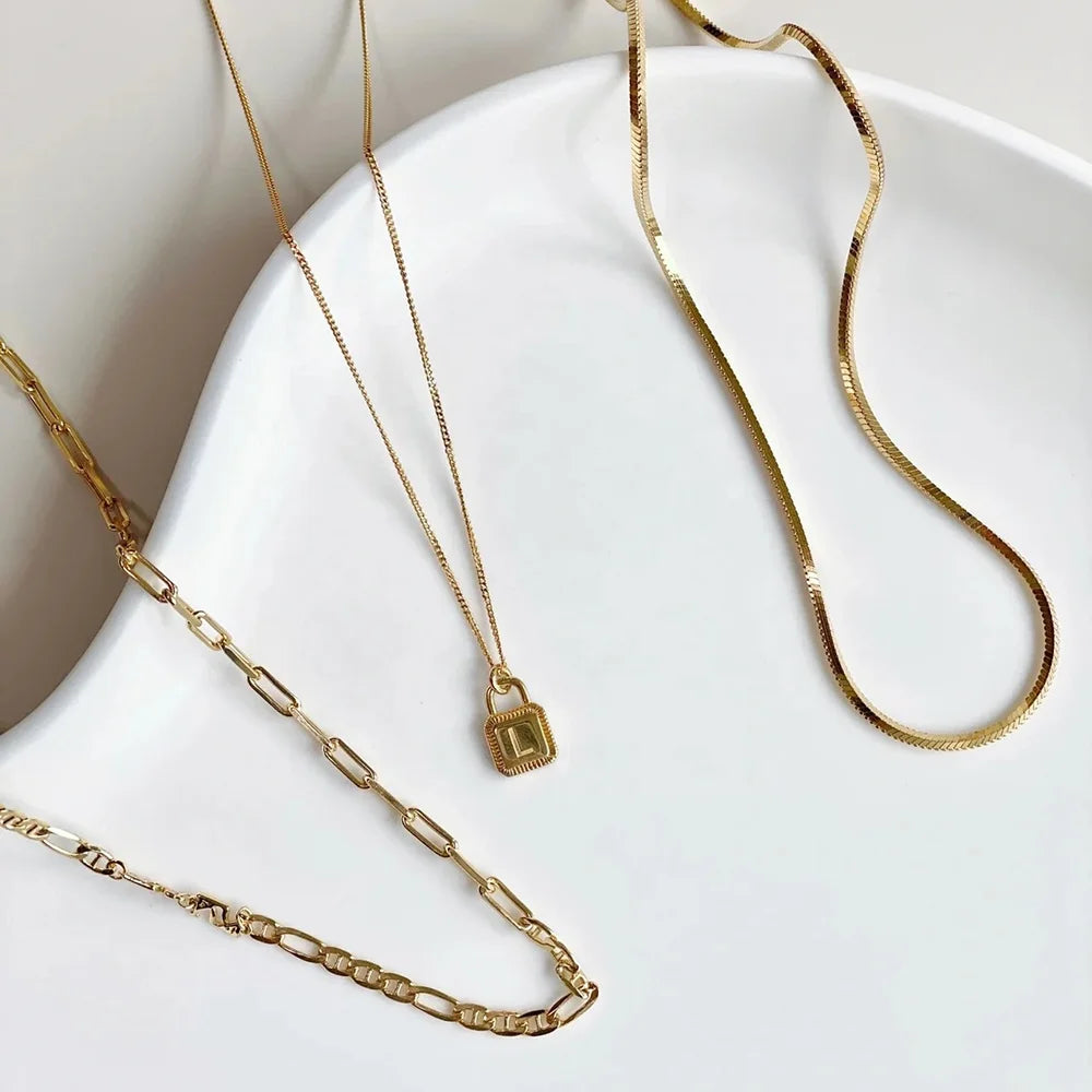 Factory Wholesale Chain Necklaces 18k Gold Plated Fashion Simple Letter Pendant Jewelry Gift for Woman to the World