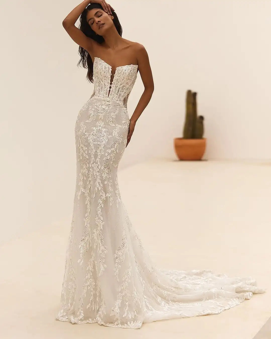 Ruolai WTH075 Elegant Lace Applique Sleeveless Plunge Neck Chapel Train Wedding Dresses Beading Bridal Gowns